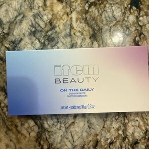 Item Beauty On The Daily Eyeshadow Palette